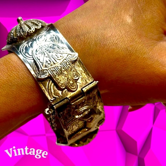 Vintage Hamsa Silver Camel Motif Bracelet - Picture 12 of 15